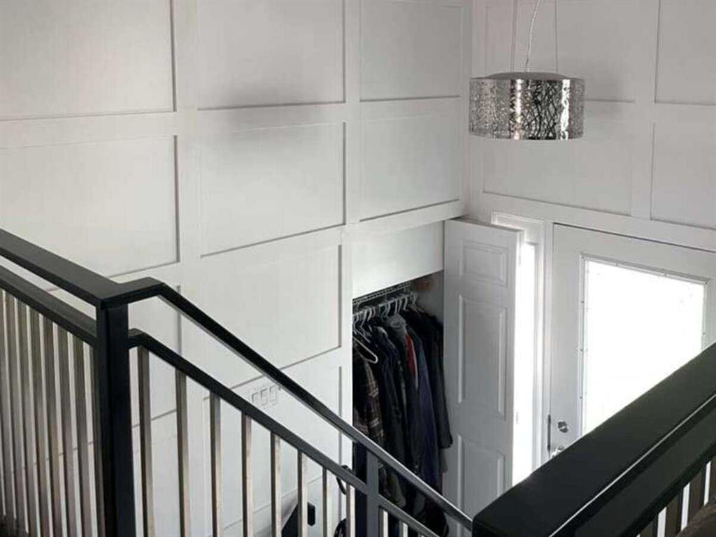 10 Chow Avenue Se, Medicine Hat, AB - Indoor Photo Showing Other Room