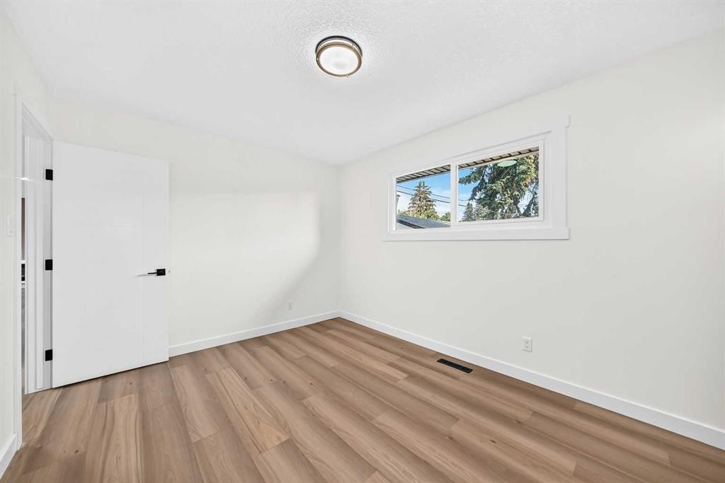 808 Avonlea Place Se, Calgary, AB - Indoor Photo Showing Other Room