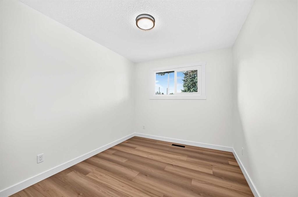 808 Avonlea Place Se, Calgary, AB - Indoor Photo Showing Other Room