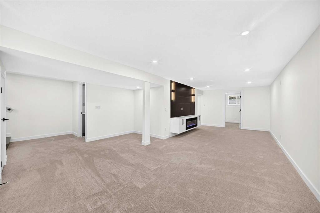 808 Avonlea Place Se, Calgary, AB - Indoor Photo Showing Other Room