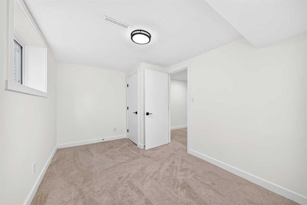 808 Avonlea Place Se, Calgary, AB - Indoor Photo Showing Other Room