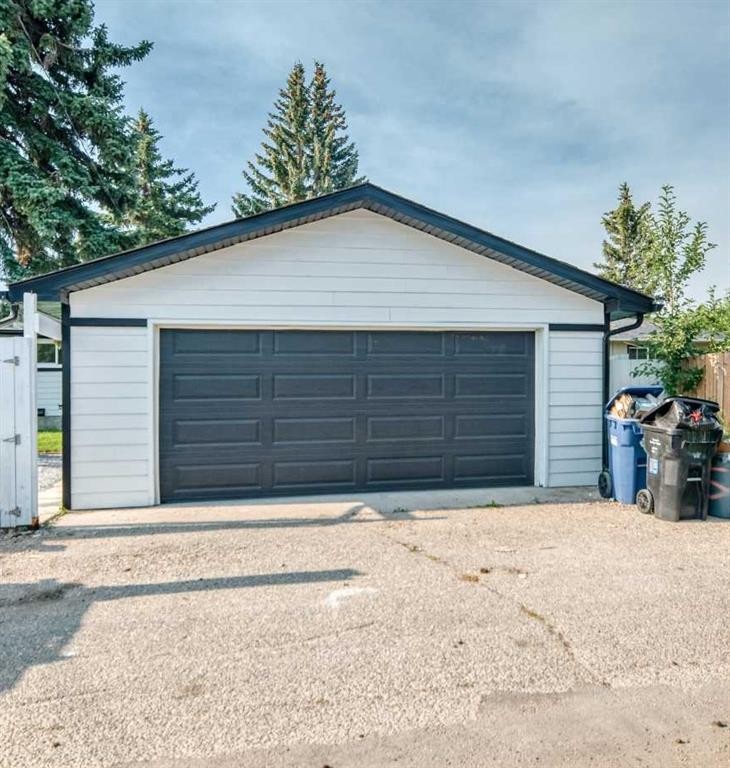 808 Avonlea Place Se, Calgary, AB - Outdoor