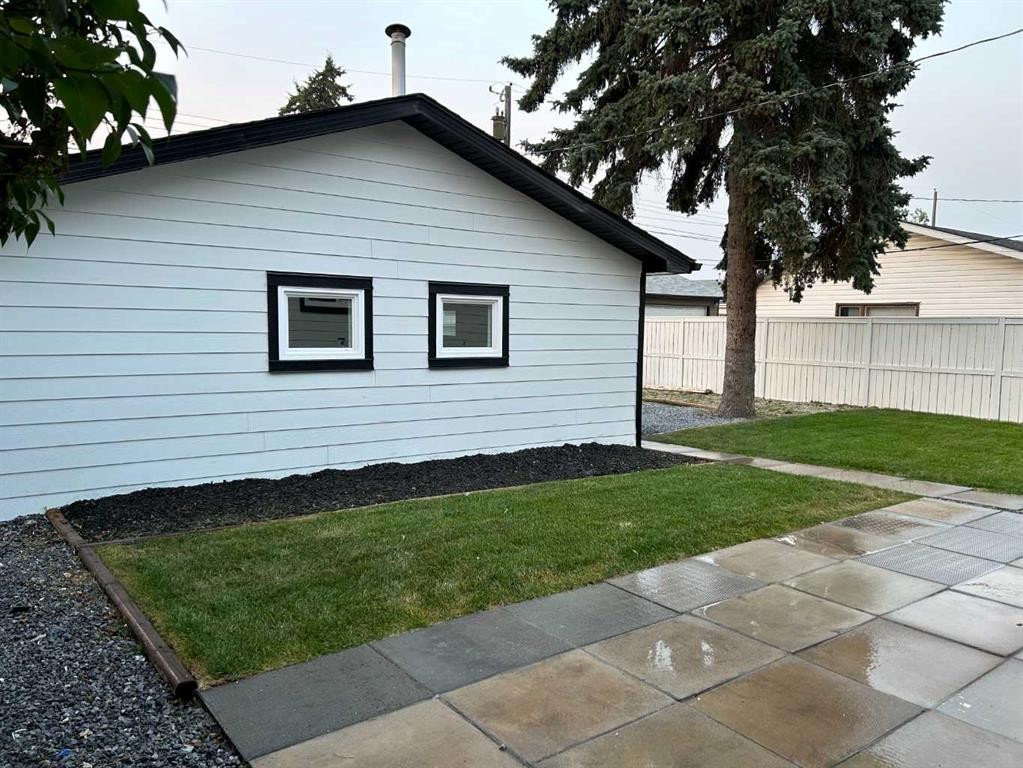808 Avonlea Place Se, Calgary, AB - Outdoor