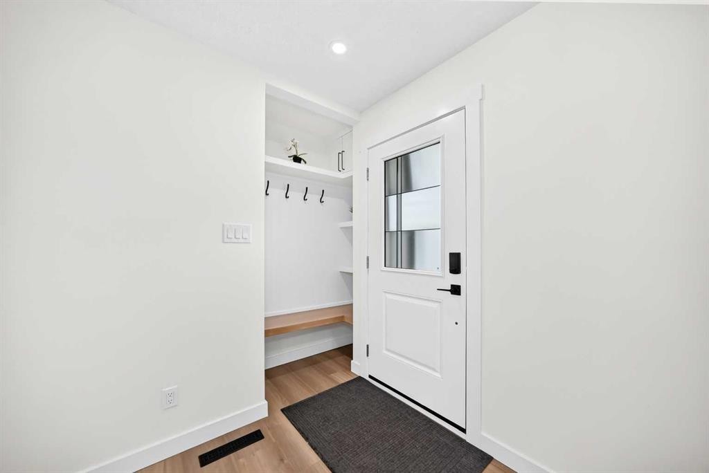 808 Avonlea Place Se, Calgary, AB - Indoor Photo Showing Other Room