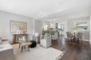 121 15 Street Nw, Calgary, AB  - Indoor Photo Showing Living Room 