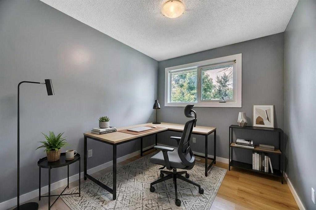 4819 Memorial Drive Se, Calgary, AB - Indoor Photo Showing Office