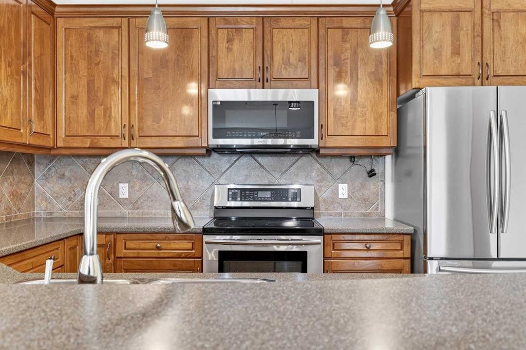 7304-14 Hemlock Crescent Sw, Calgary, AB - Indoor Photo Showing Kitchen With Upgraded Kitchen