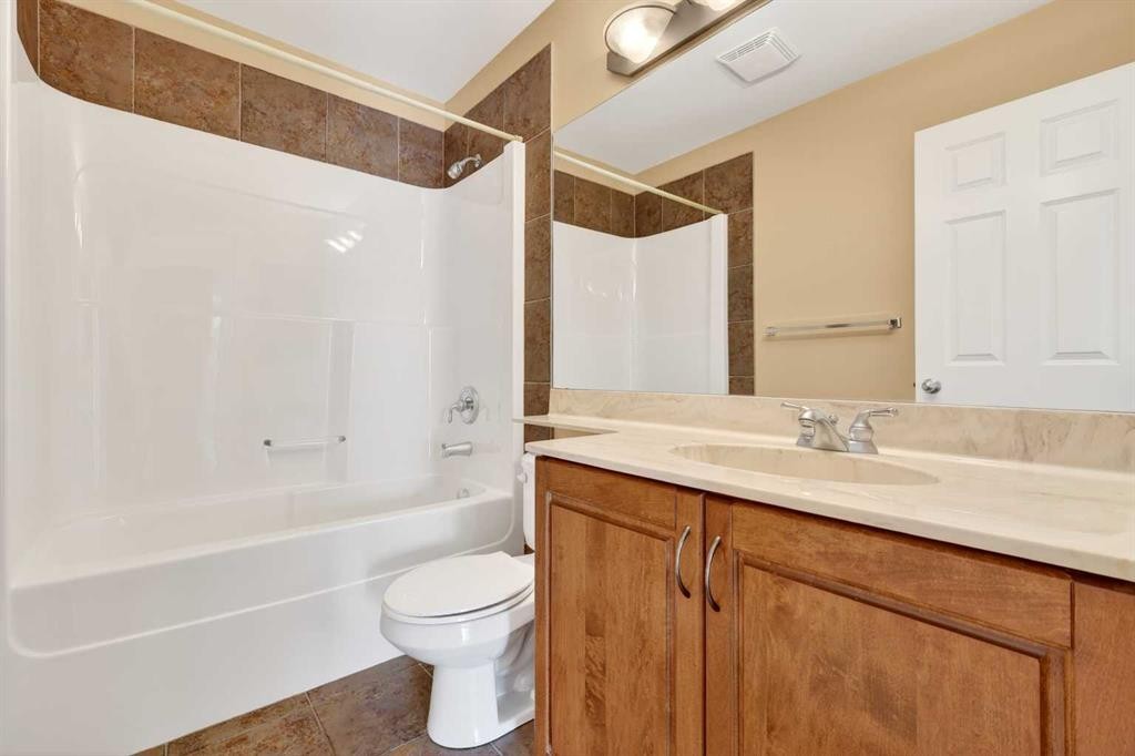 7304-14 Hemlock Crescent Sw, Calgary, AB - Indoor Photo Showing Bathroom