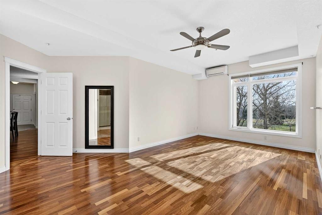 7304-14 Hemlock Crescent Sw, Calgary, AB - Indoor Photo Showing Other Room