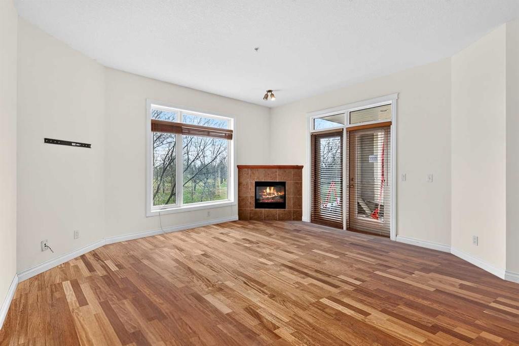 7304-14 Hemlock Crescent Sw, Calgary, AB - Indoor Photo Showing Living Room With Fireplace
