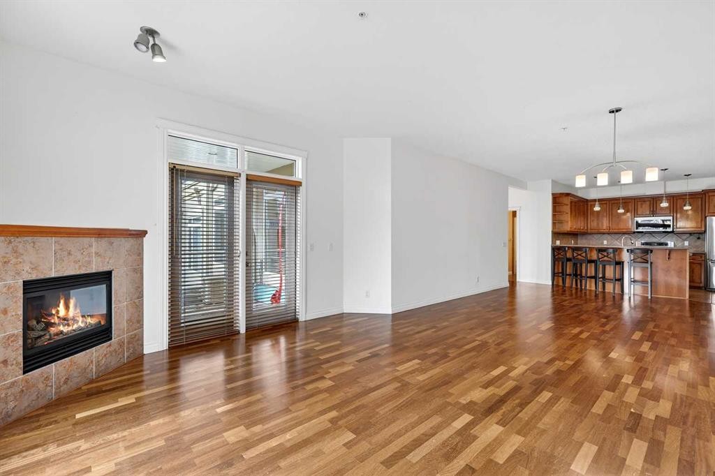 7304-14 Hemlock Crescent Sw, Calgary, AB - Indoor Photo Showing Living Room With Fireplace