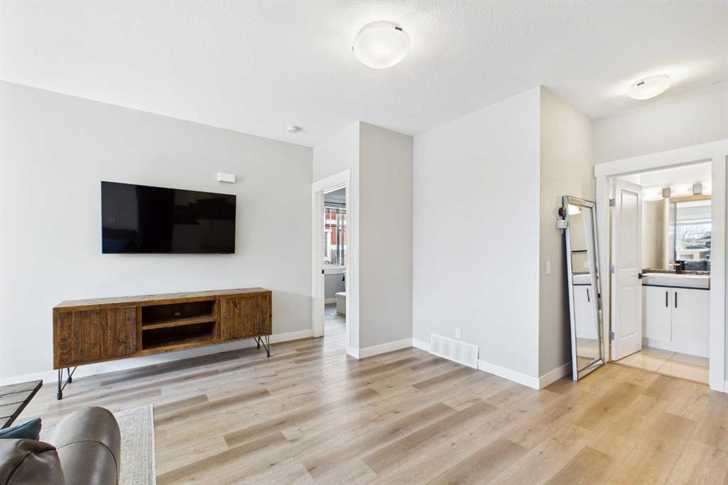 1-67 West Coach Manor Sw, Calgary, AB - Indoor