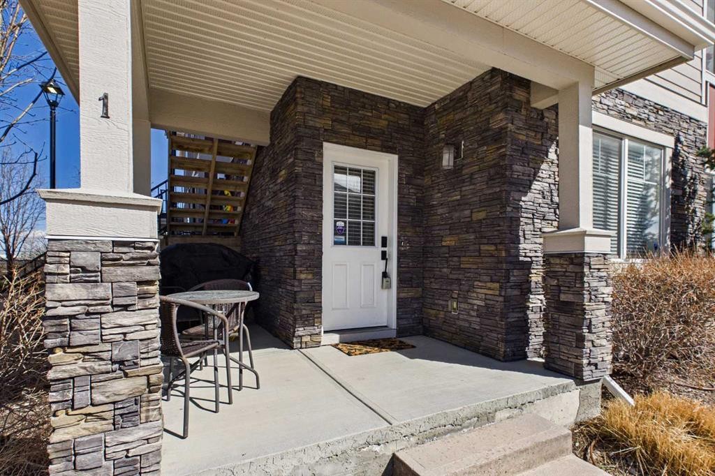 1-67 West Coach Manor Sw, Calgary, AB - Outdoor