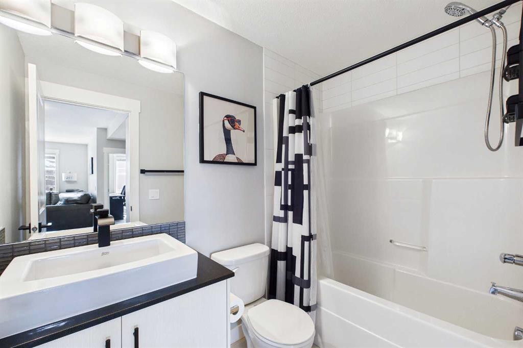 1-67 West Coach Manor Sw, Calgary, AB - Indoor Photo Showing Bathroom
