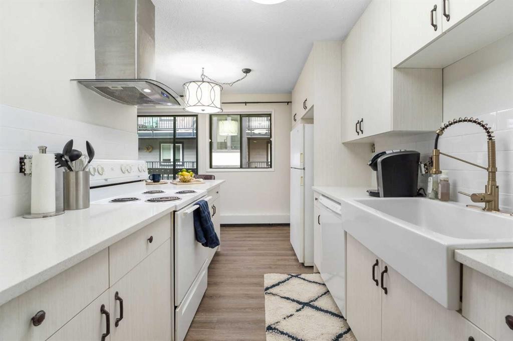 39-3519 49 Street Nw, Calgary, AB - Indoor Photo Showing Kitchen