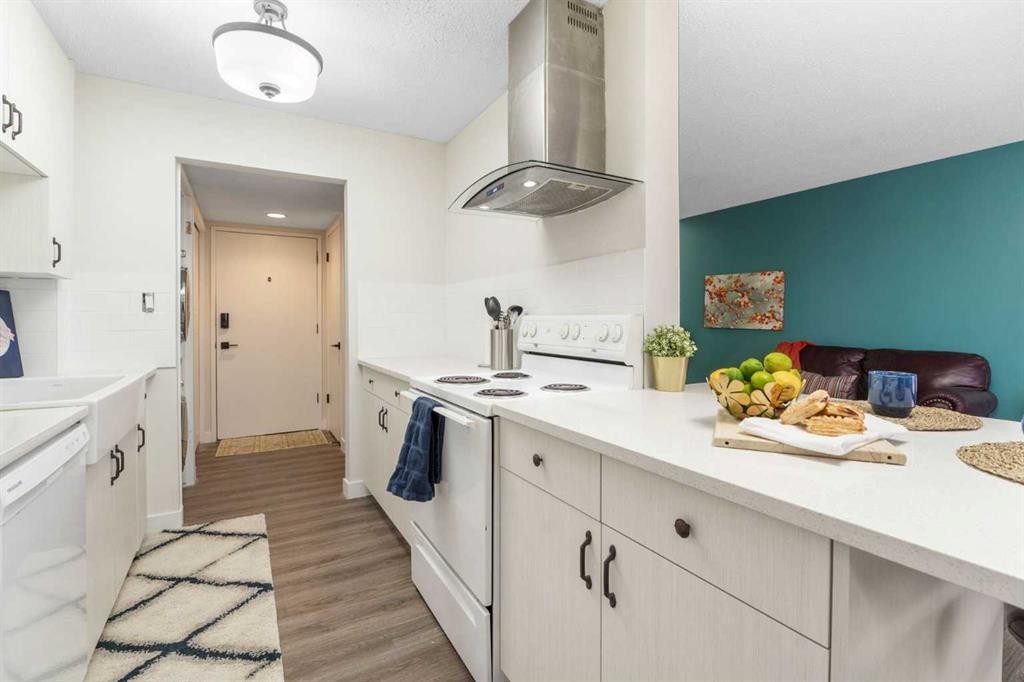 39-3519 49 Street Nw, Calgary, AB - Indoor Photo Showing Kitchen