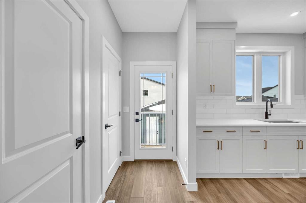10 Versant Path Sw, Calgary, AB - Indoor Photo Showing Other Room