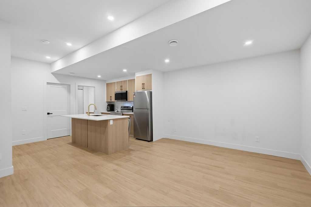 136 10 Avenue Nw, Calgary, AB - Indoor