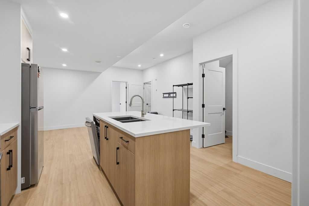 136 10 Avenue Nw, Calgary, AB - Indoor Photo Showing Kitchen With Double Sink