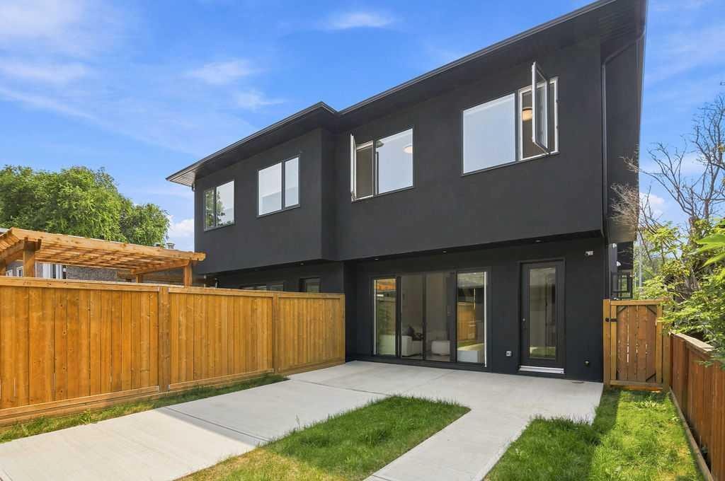 136 10 Avenue Nw, Calgary, AB - Outdoor With Exterior