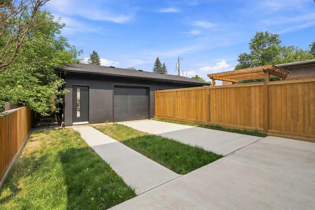 136 10 Avenue Nw, Calgary, AB - Outdoor