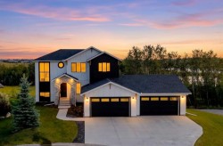 35 Monterra Cove Cochrane Lake, AB T4C 0G7