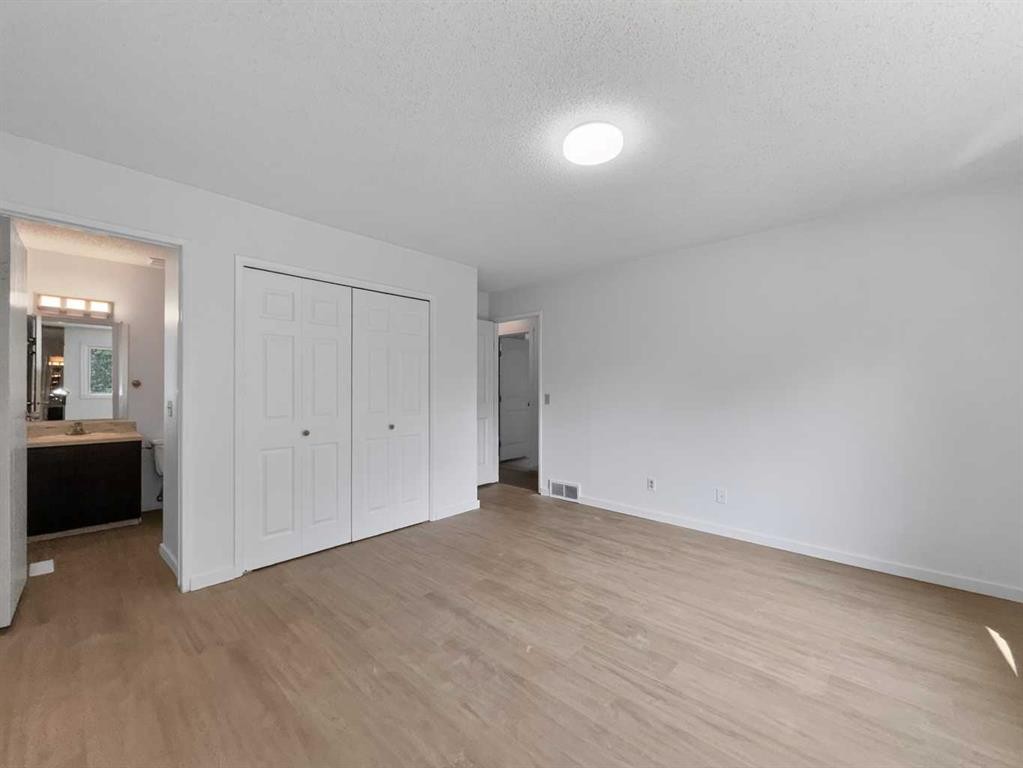 207 Deer Ridge Way Se, Calgary, AB - Indoor Photo Showing Other Room