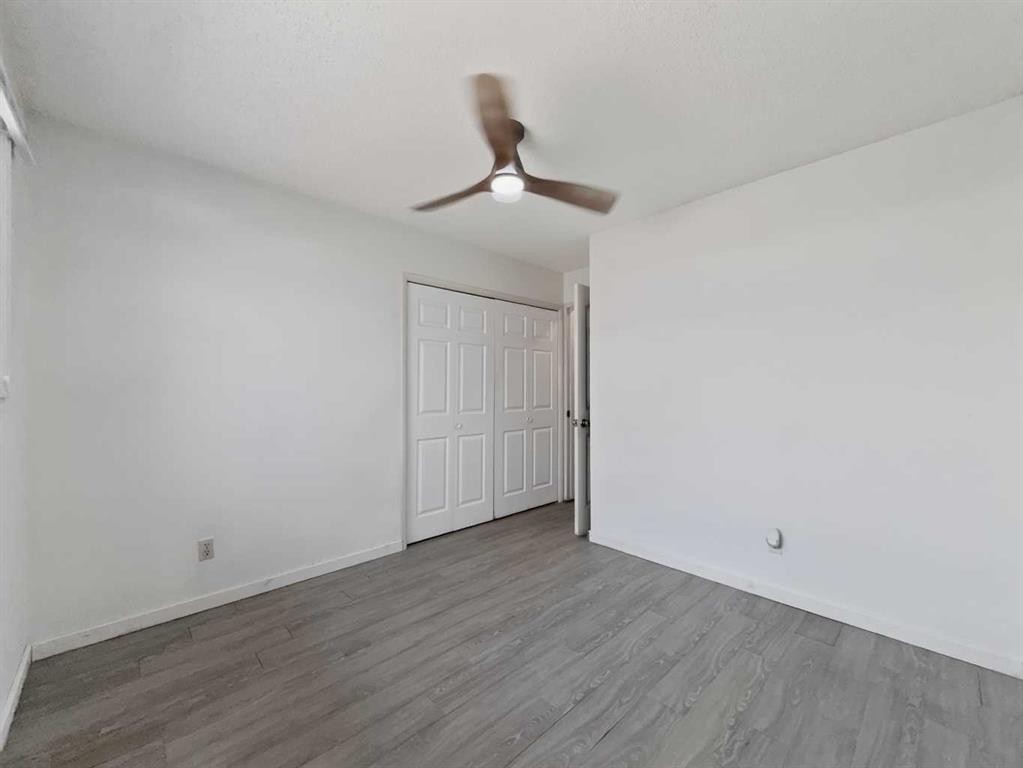 207 Deer Ridge Way Se, Calgary, AB - Indoor Photo Showing Other Room