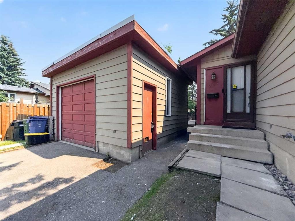 207 Deer Ridge Way Se, Calgary, AB - Outdoor