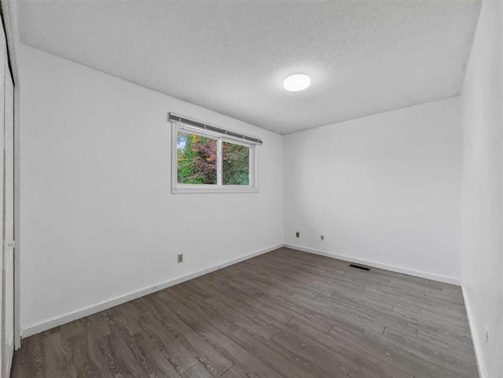 207 Deer Ridge Way Se, Calgary, AB - Indoor Photo Showing Other Room