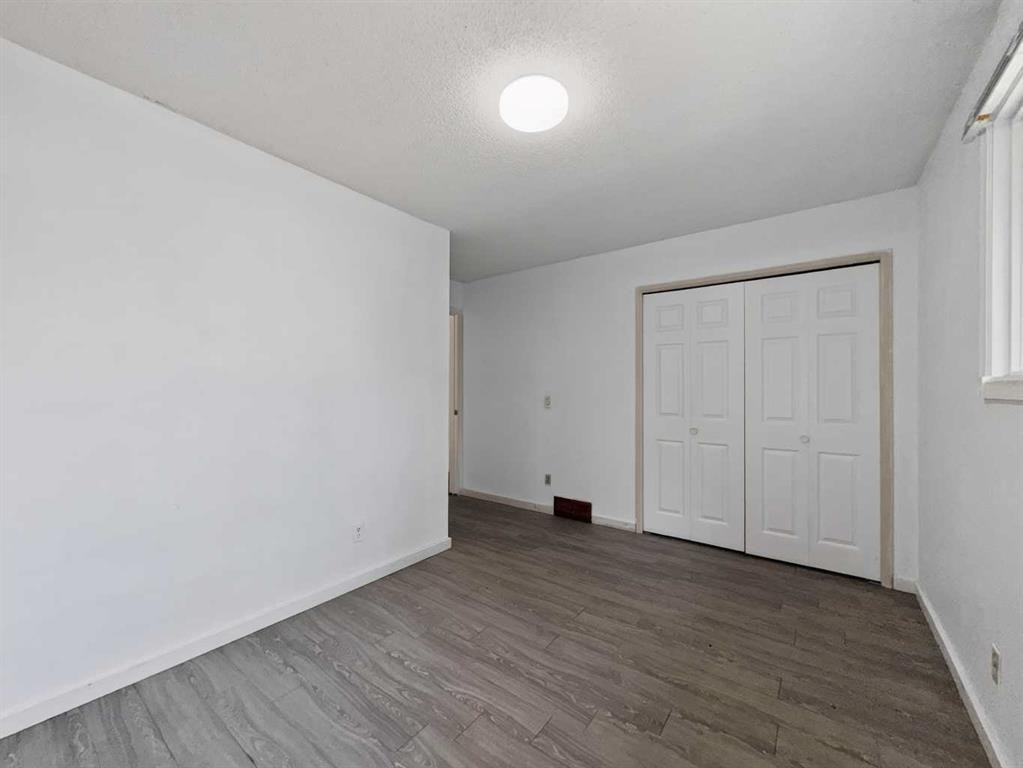 207 Deer Ridge Way Se, Calgary, AB - Indoor Photo Showing Other Room