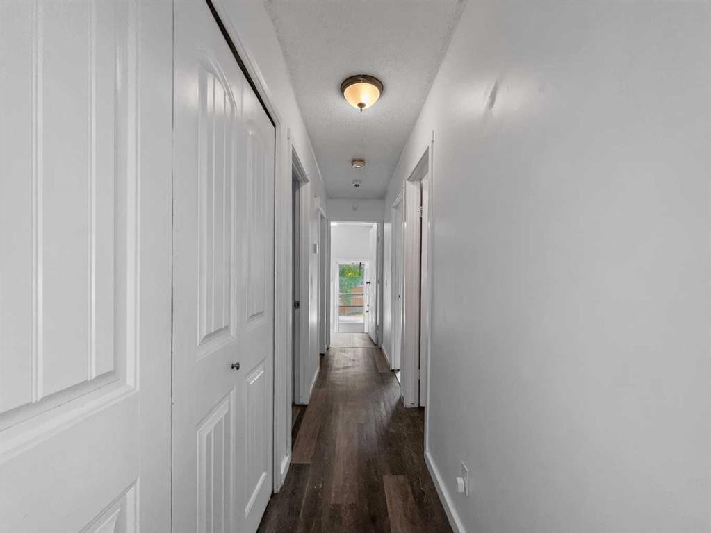 207 Deer Ridge Way Se, Calgary, AB - Indoor Photo Showing Other Room