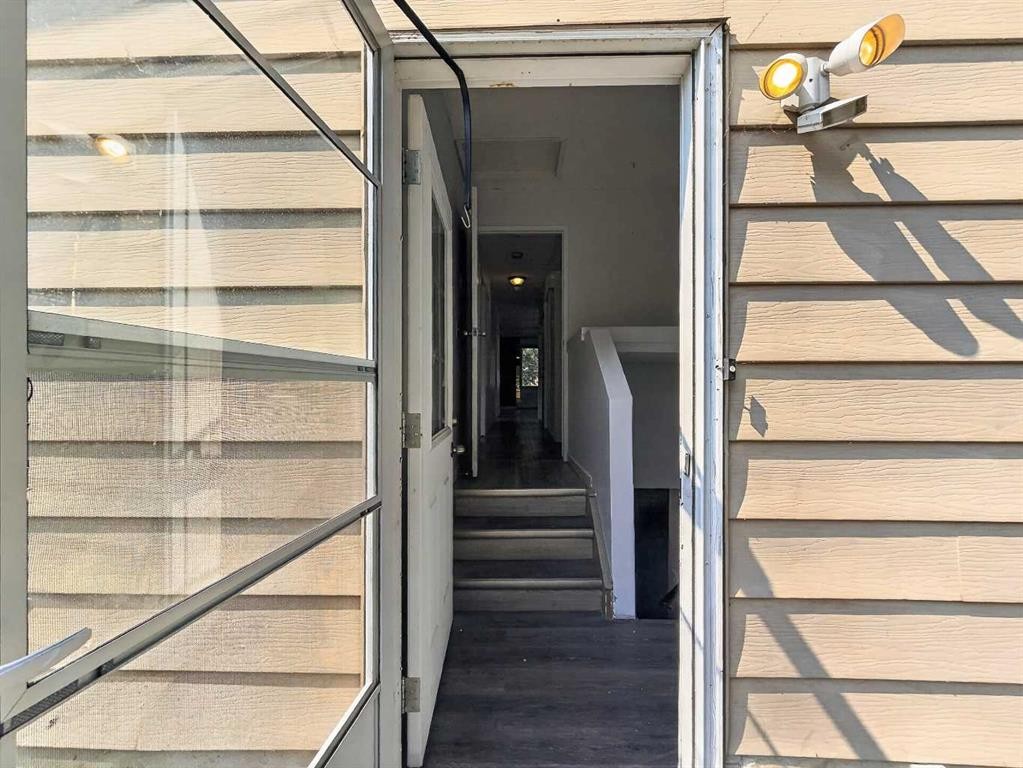 207 Deer Ridge Way Se, Calgary, AB - Photo Showing Other Room