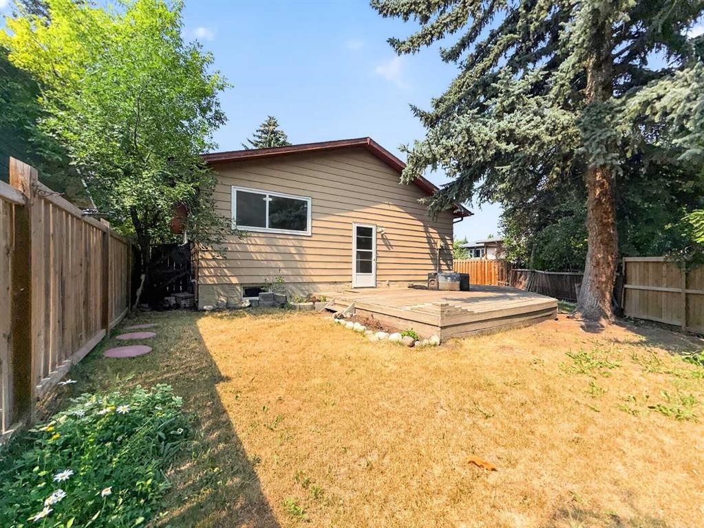 207 Deer Ridge Way Se, Calgary, AB - Outdoor With Exterior