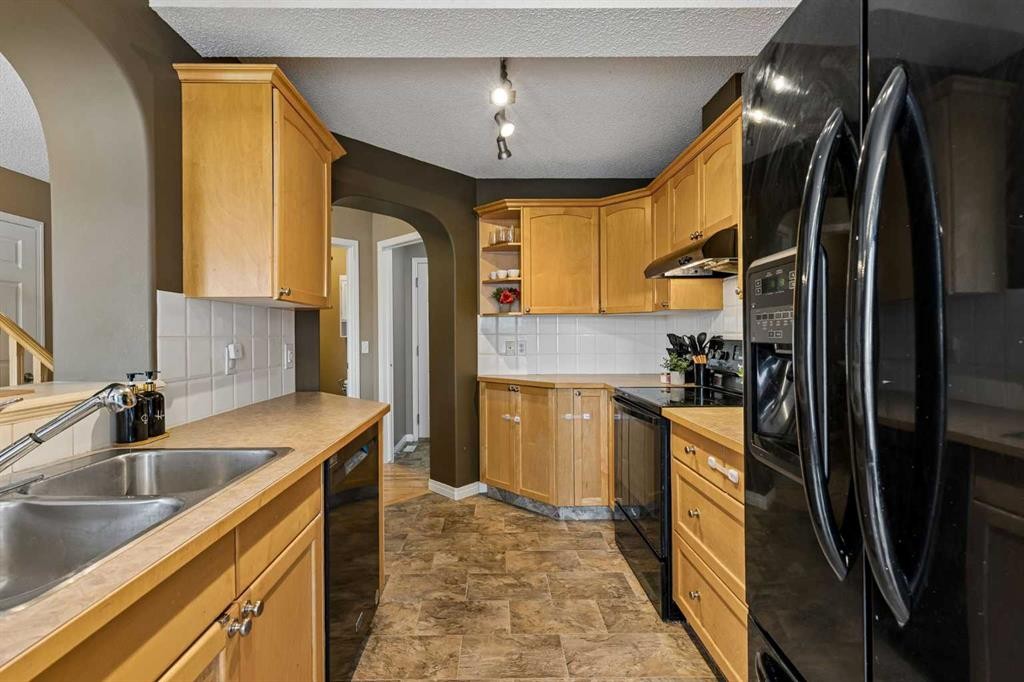 10-117 Bow Ridge Drive, Cochrane, AB - Indoor Photo Showing Kitchen With Double Sink