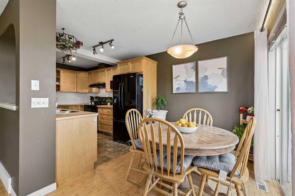 10-117 Bow Ridge Drive, Cochrane, AB - Indoor Photo Showing Dining Room