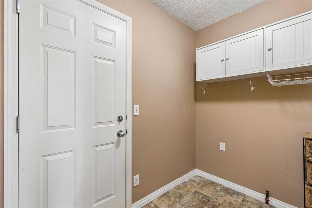 10-117 Bow Ridge Drive, Cochrane, AB - Indoor Photo Showing Other Room