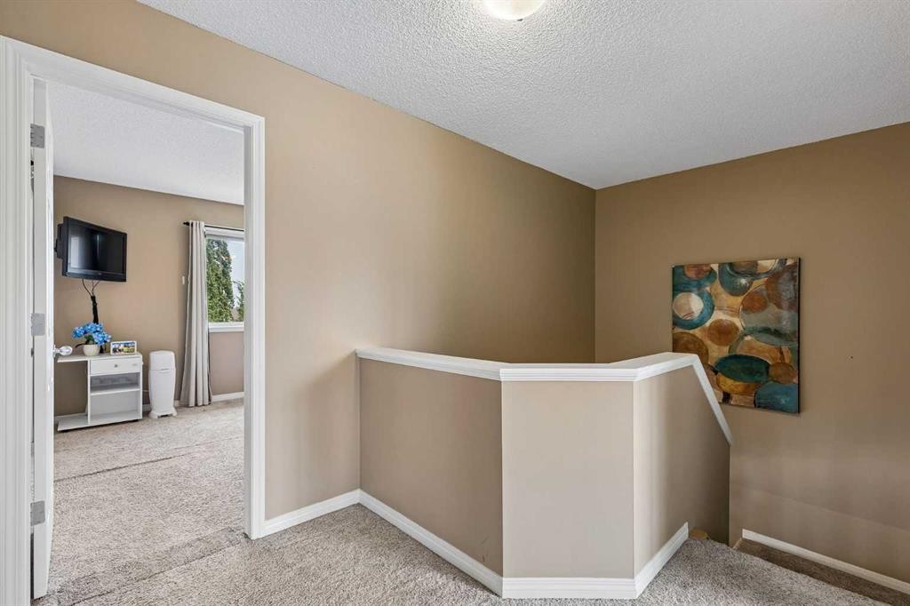 10-117 Bow Ridge Drive, Cochrane, AB - Indoor Photo Showing Other Room