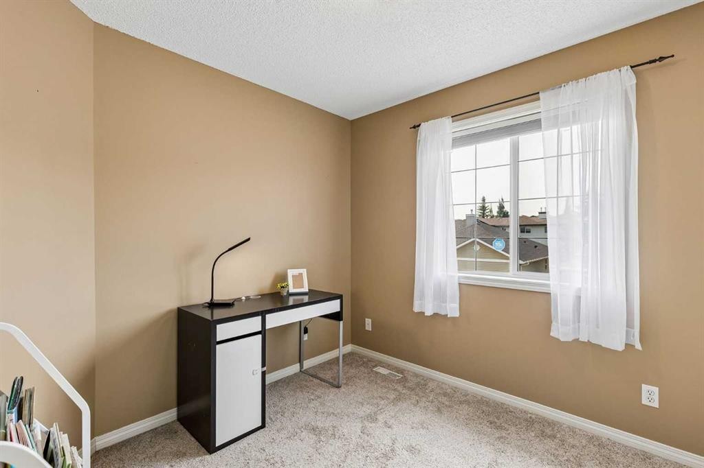 10-117 Bow Ridge Drive, Cochrane, AB - Indoor