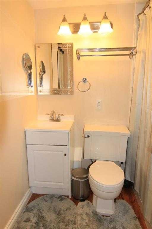 Basement Unit-7504 39 Avenue Nw, Calgary, AB