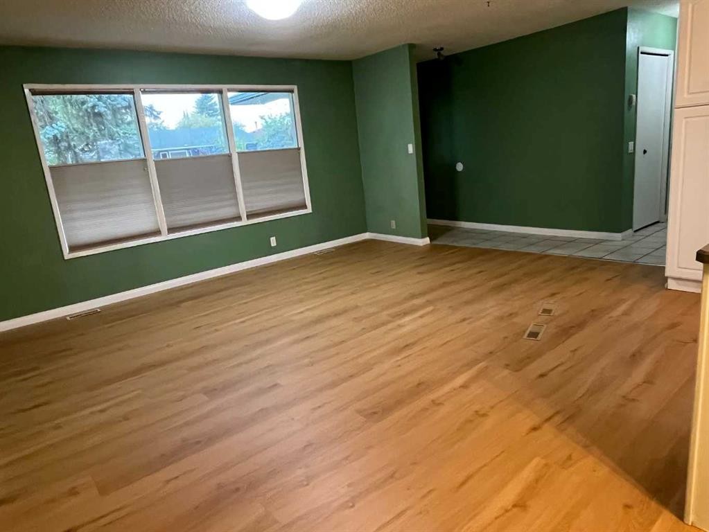5820 Rundlehorn Drive Ne, Calgary, AB - Indoor Photo Showing Other Room