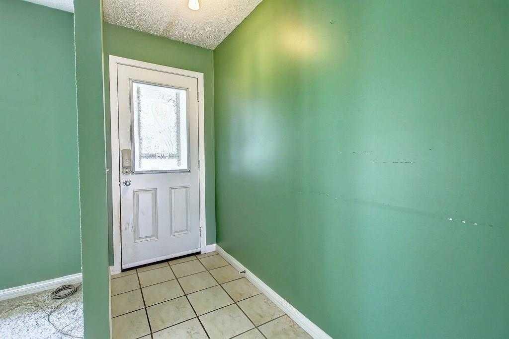 5820 Rundlehorn Drive Ne, Calgary, AB - Indoor Photo Showing Other Room