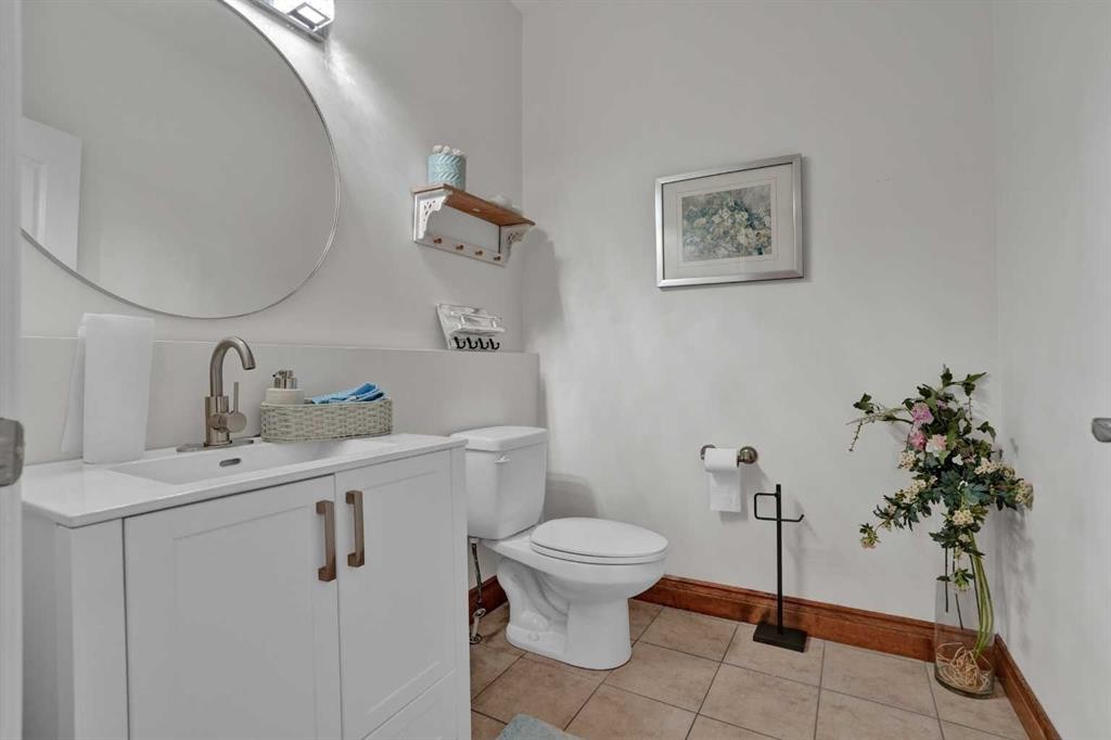 45 Sherwood View Nw, Calgary, AB - Indoor Photo Showing Bathroom