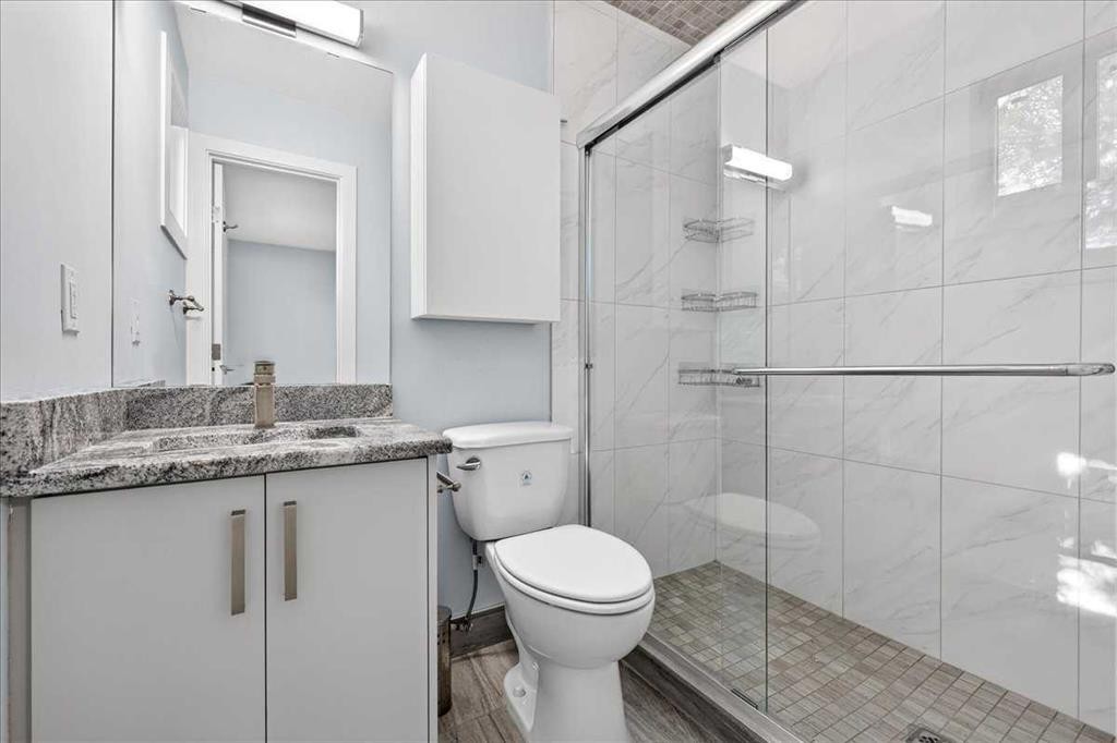 55 Whitehaven Crescent Ne, Calgary, AB - Indoor Photo Showing Bathroom