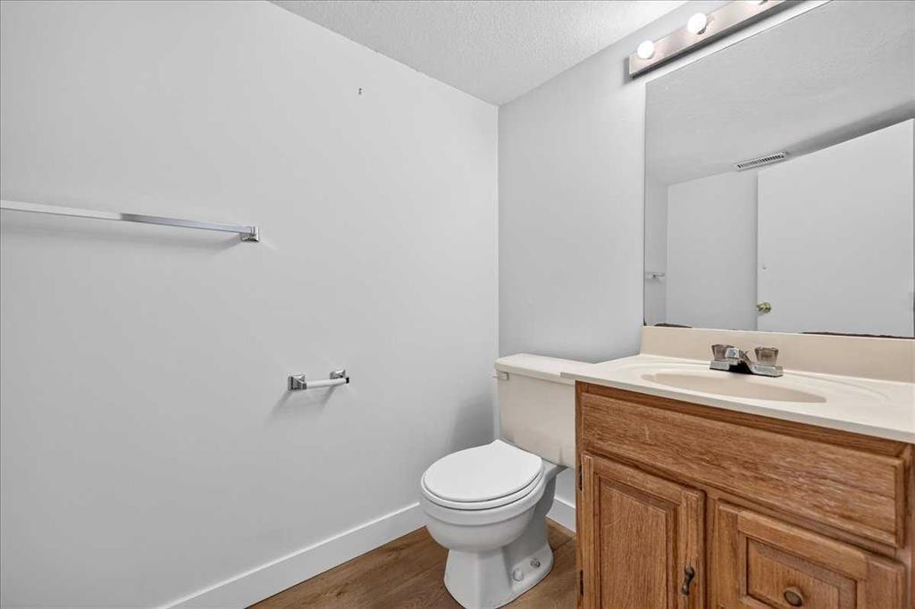 55 Whitehaven Crescent Ne, Calgary, AB - Indoor Photo Showing Bathroom