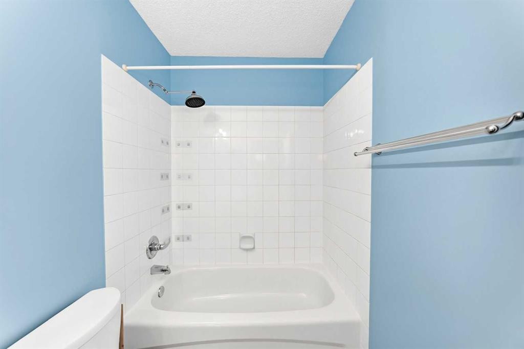76 Coville Close Ne, Calgary, AB - Indoor Photo Showing Bathroom
