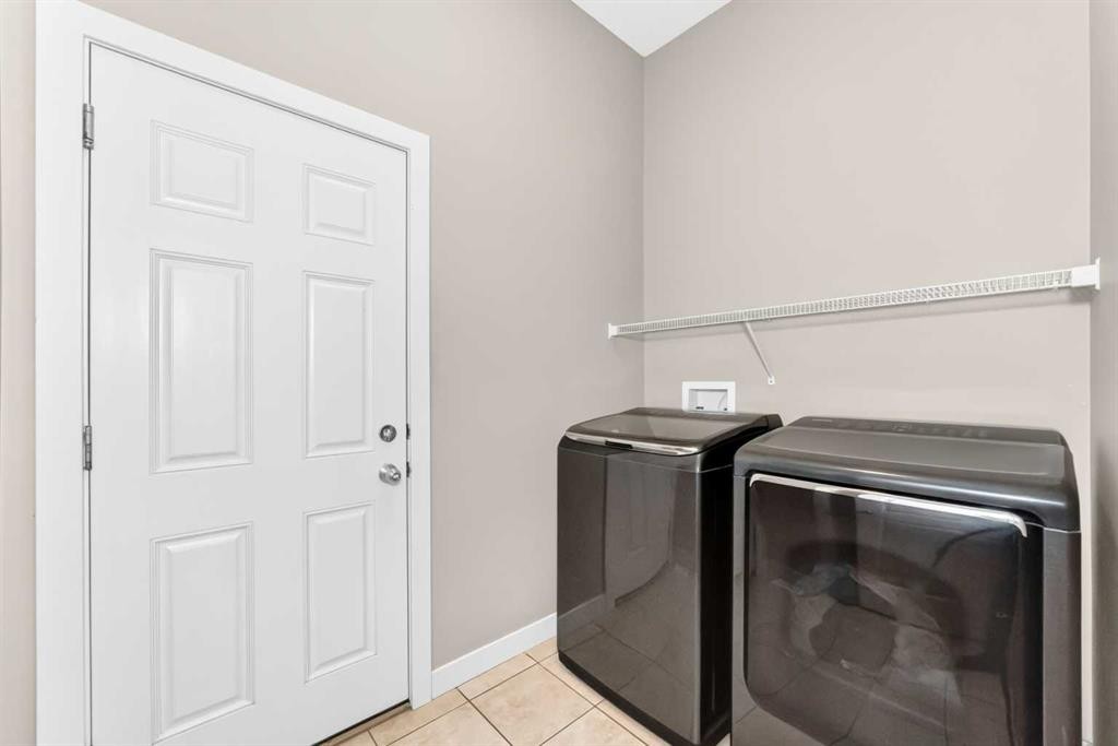 182 Cranfield Manor Se, Calgary, AB - Indoor Photo Showing Laundry Room