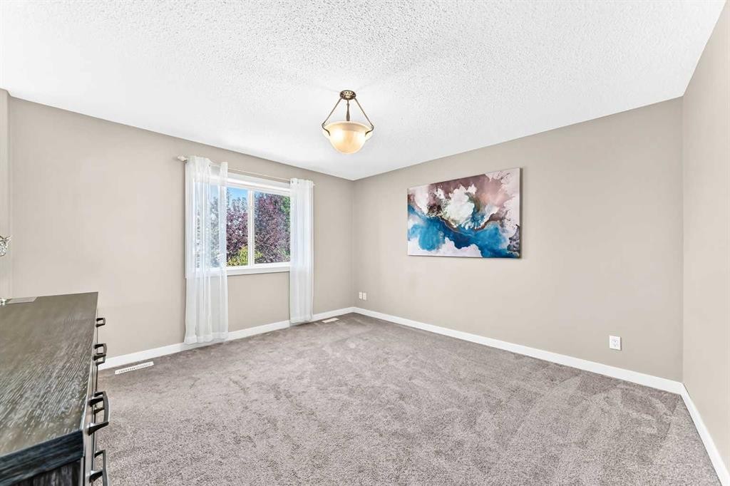 182 Cranfield Manor Se, Calgary, AB - Indoor Photo Showing Other Room