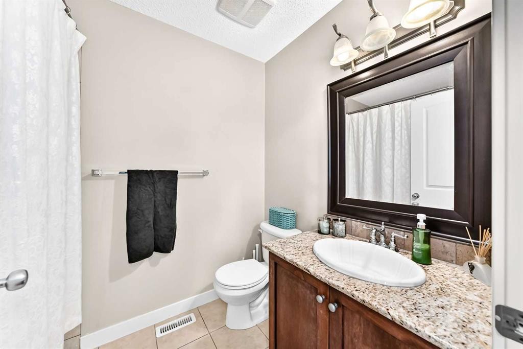 182 Cranfield Manor Se, Calgary, AB - Indoor Photo Showing Bathroom