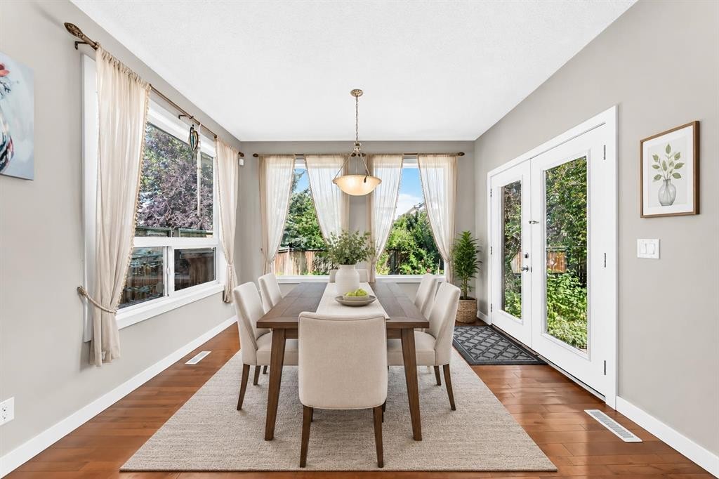 182 Cranfield Manor Se, Calgary, AB - Indoor Photo Showing Dining Room
